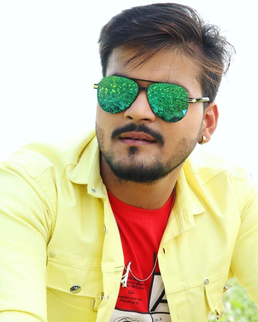 मशहूर अमेरिकी सिंगर जस्टिन बीबर की ही तरह कलुआ भी बहुत छोटी उम्र में ही पॉपुलर हो गए थे। हालांकि जस्टिन ने 13 साल की उम्र में शोहरत पाई थी जबकि जस्टिन 8 साल की एज में ही मशहूर हो गए थे।