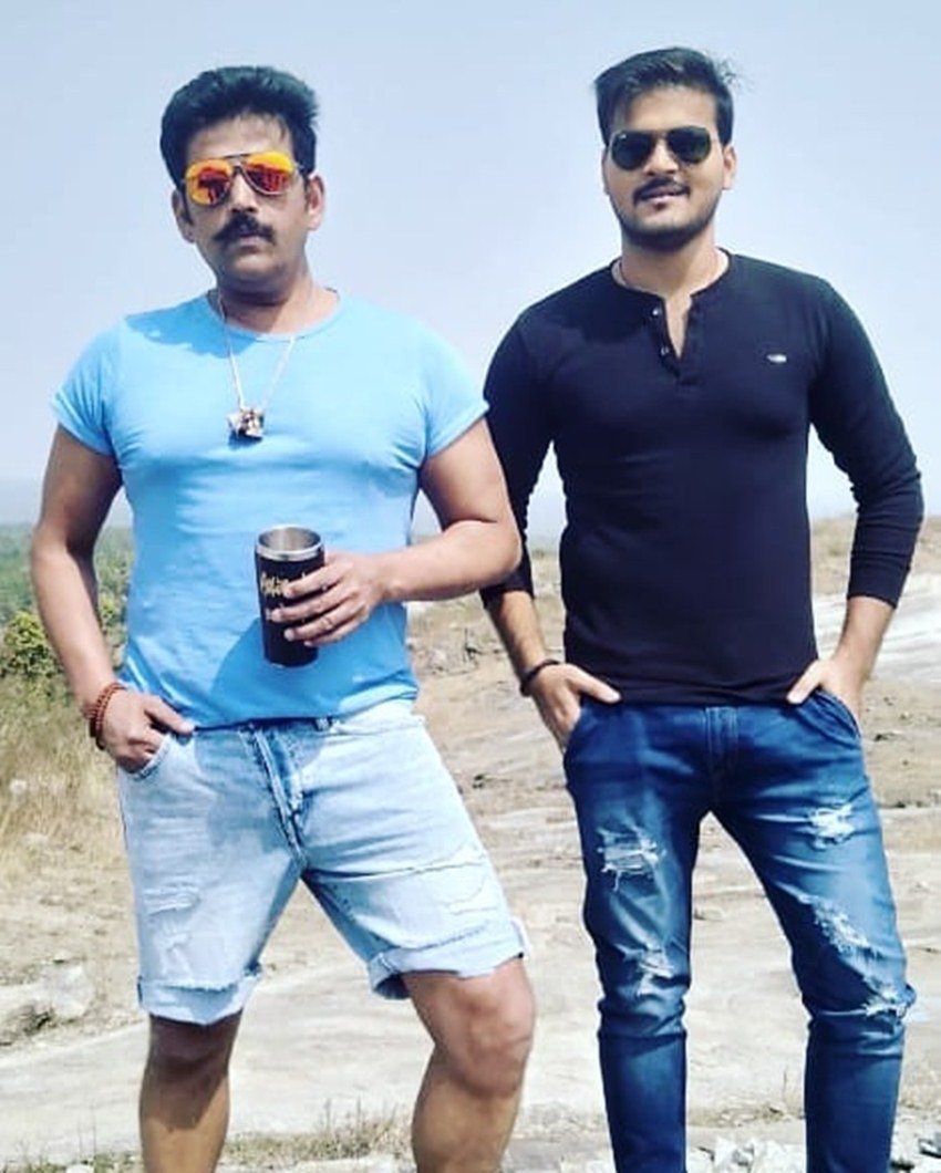बाद में दूसरे भोजपुरी स्टार्स की तरह वह भी सिंगिंग के साथ एक्टिंग की दुनिया में भी आ गए। 18 साल की उम्र में 'दिल भईल दिवाना' से उन्होंने फिल्मी करियर की शुरुआत की।