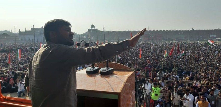 कन्हैया की तस्वीरों पर लोग ये भी लिख रहे हैं कि सीएए के खिलाफ बिहार जिस तरह से उबल रहा है उसका नतीजा बीजेपी को आने वाले चुनावों में नुकसान पहंचा सकता है।