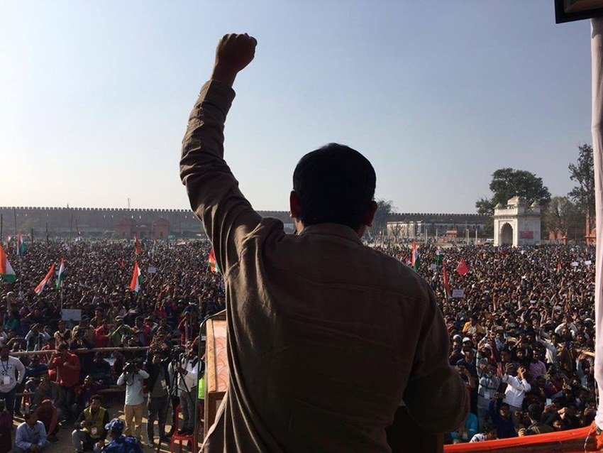 कन्हैया ने कहा लगातार नौकरी की चिंता के कारण युवा मानसिक तनाव का शिकार हो रहे हैं और देश के नेता “धर्म ख़तरे में है” का ड्रामा कर रहे हैं।