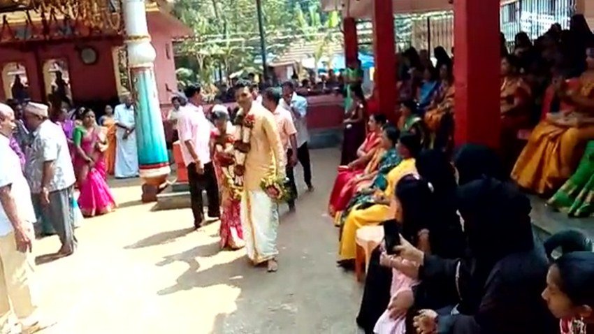 कासरगोड के भगवती मंदिर में शादी के इस समारोह का आयोजन बीते रविवार(16 फरवरी) को किया गया था।
