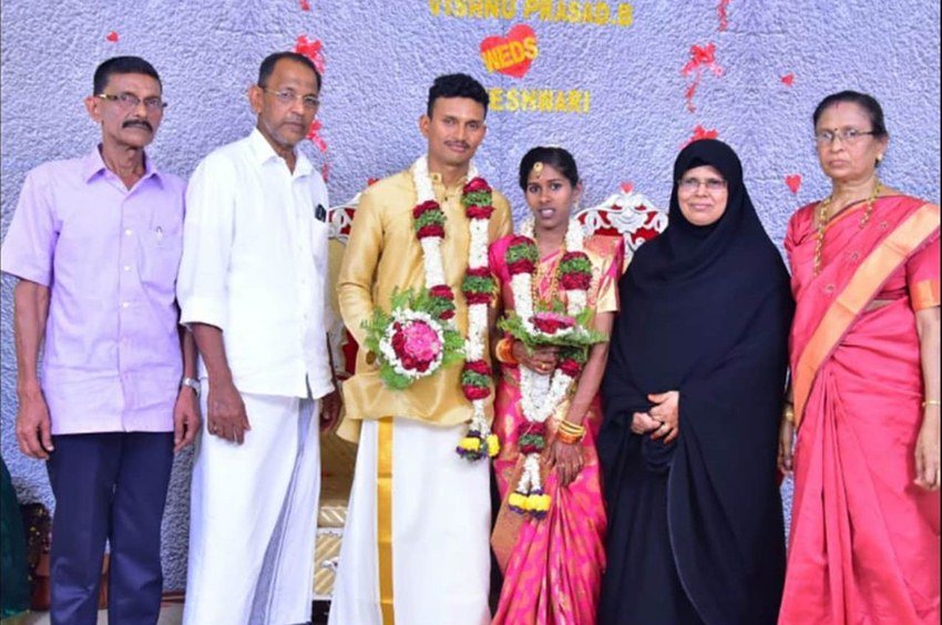दुल्हन का नाम राजेश्वरी है। विष्णु प्रसाद नाम के युवक से हुई ये शादी धार्मिक सौहार्द का मिसाल बन रही है।