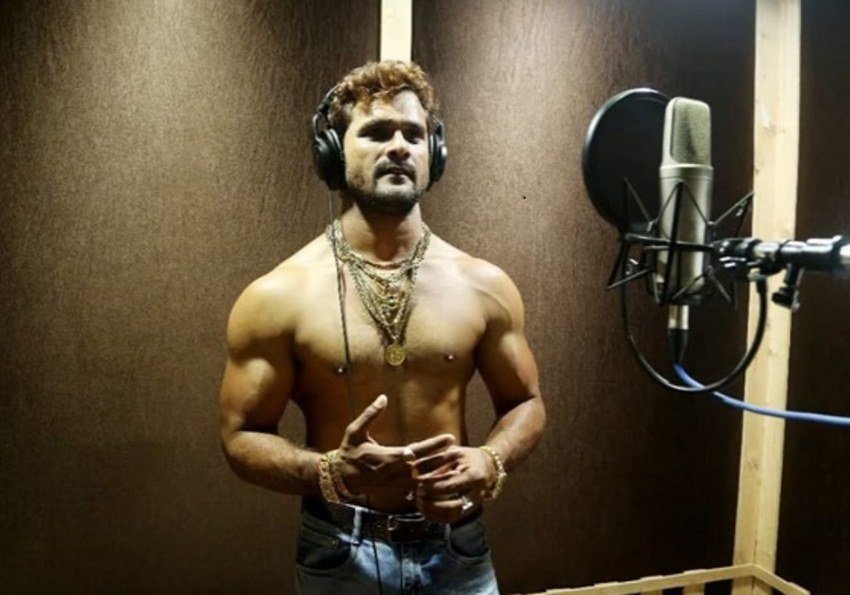 Khesari Lal Yadav - Mehandi Laga Ke Rakhna: मेहंदी लगा के रखना खेसारी लाल यादव के करियर की सबसे बड़ी हिट फिल्म थी। इस फिल्म में उनके साथ काजल राघवानी भी थीं। दोनों की जोड़ी को लोगों ने खूब प्यार दिया था। इस फिल्म के बाद काजल और खेसारी भोजपुरी दर्शकों की फेवरेट जोड़ी बन गई।