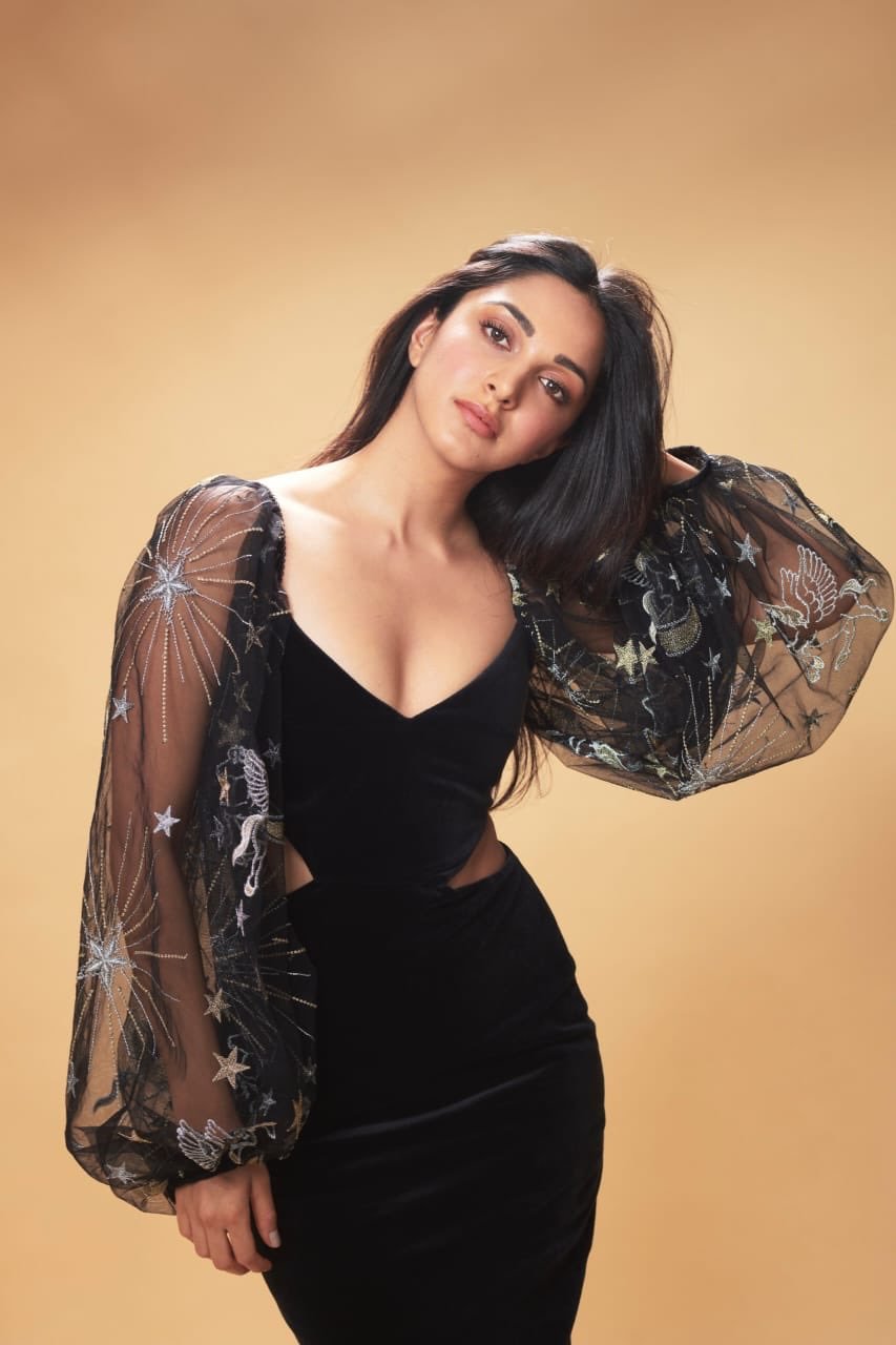 Kiara Advani, Kiara Advani movie, Kiara Advani troll, Kiara Advani memes, Kiara Advani nude pic, Kiara Advani topless photo, Kiara Advani age, Kiara Advani father, Kiara Advani upcoming movie, Kiara Advani lust stories, Kiara Advani hot images, Kiara Advani web series, Kiara Advani latest, dabbu ratnani