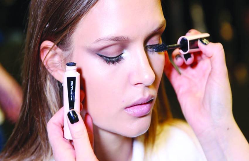 देखा जाए तो हरेक सौंदर्य प्रसाधन से कोई न कोई साइड इफेक्ट होता है।