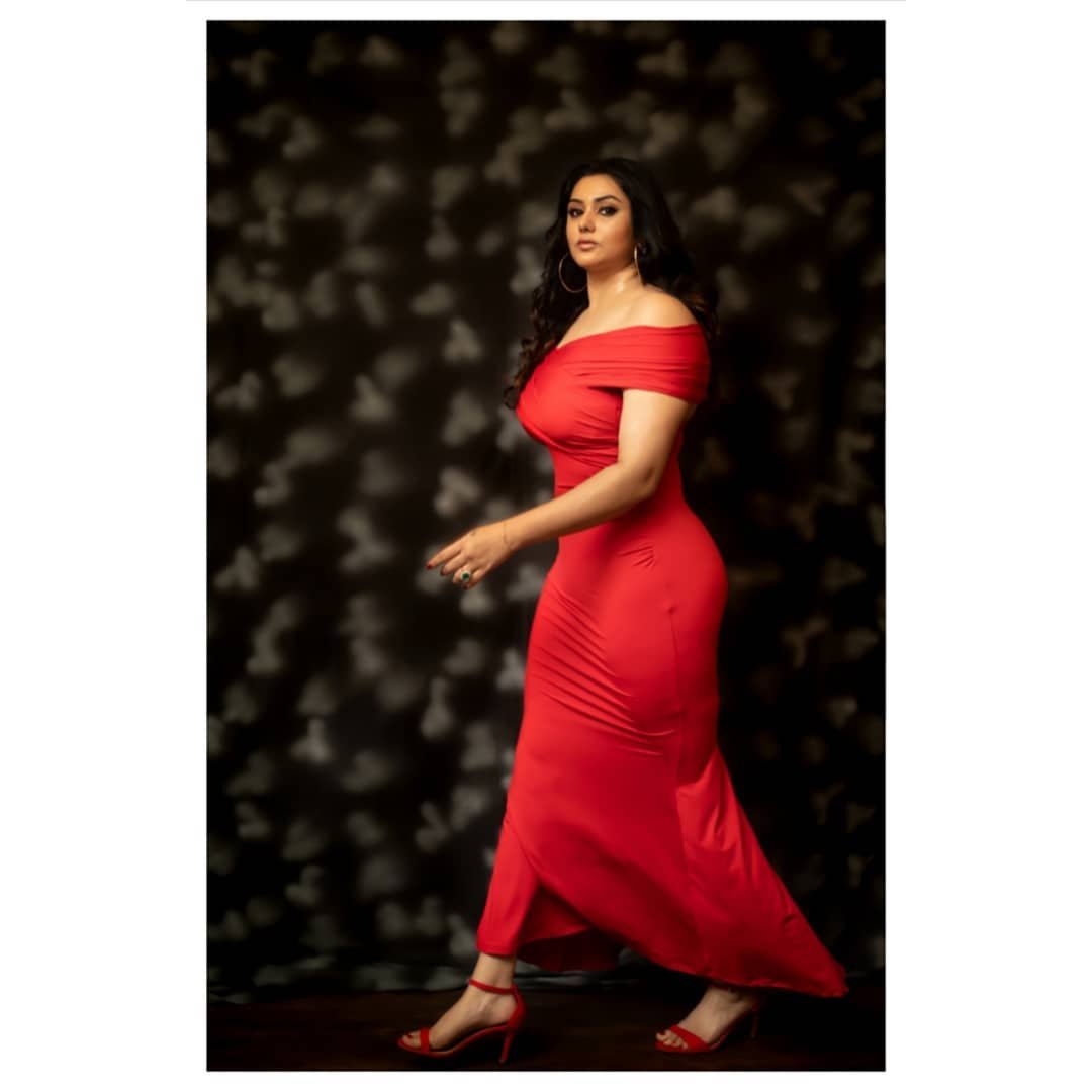 namitha vankawala, namitha vankawala hot photos, namitha vankawala BJP, BJP namitha vankawala, namitha vankawala Bjp member, namitha vankawala movie, JP nadda, namitha vankawala age, namitha vankawala movie with satyaraj, Bahubali, Namitha, Namitha namitha vankawala miss indiaNamitha Life Facts, Namitha Life, Namitha Kidnapping, Namitha Marriage