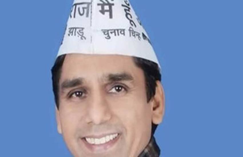 नतीजे आने के बाद देर रात आप विधायक नरेश यादव पर हमला