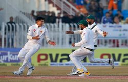 PAK vs BAN: पाकिस्तान के नसीम शाह ने टेस्ट क्रिकेट में हैट्रिक लेकर रचा इतिहास, ऐसा करने वाले बने सबसे युवा गेंदबाज