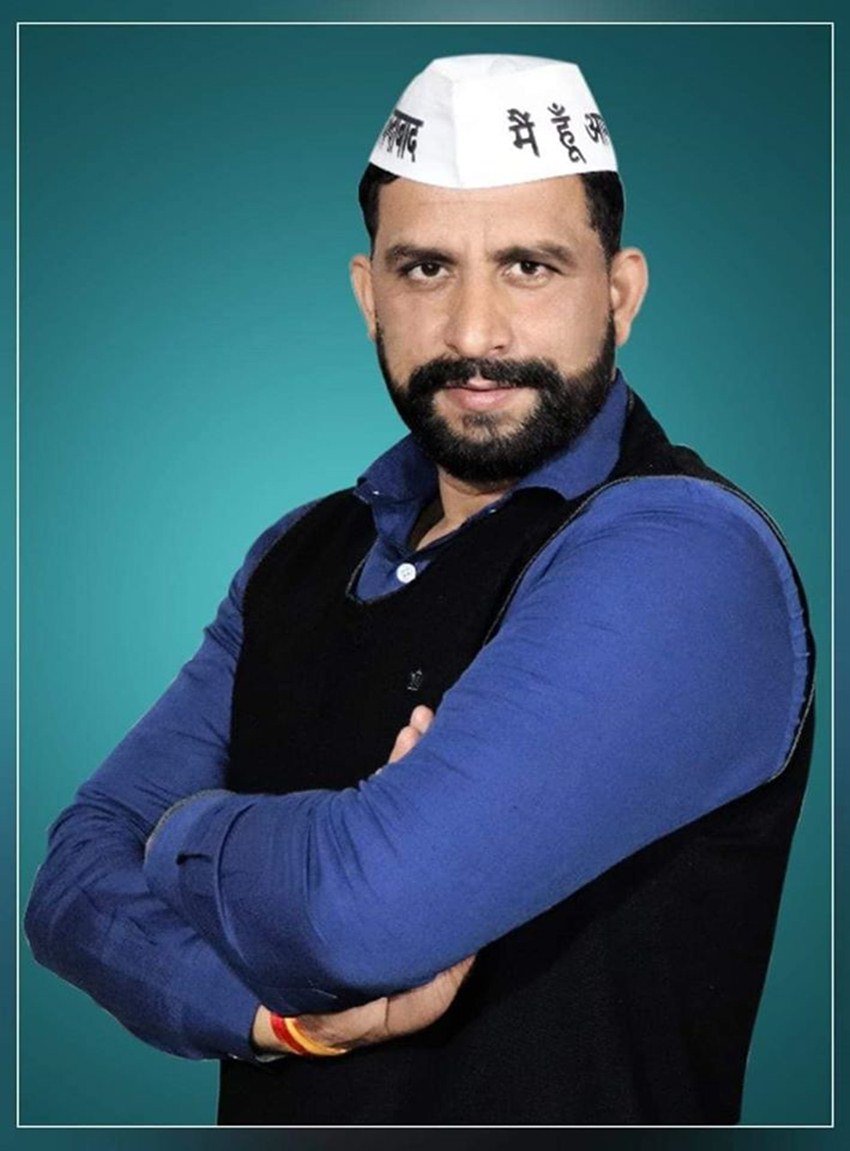 नवीन जयहिंद आम आदमी पार्टी की हरियाणा यूनिट के अध्‍यक्ष हैं। उन्‍हें दिल्‍ली के मुख्‍यमंत्री अरविंद केजरीवाल का करीबी माना जाता है। अन्‍ना हजारे के इंडिया अगेंस्‍ट करप्‍शन मूवमेंट से ही नवीन और अरविंद साथ में काम कर रहे हैं।