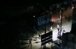 VIDEO: मूर्ति विसर्जन के दौरान विवाद के बाद पटना की सड़कों पर खूब चली गोलियां और बरसे बम, कई पुलिसवाले घायल