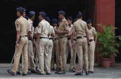 दिल्ली मेट्रो के बाहर सब इन्स्पेक्टर को गोली मारने वाला भी SI, करना चाहता था शादी, नाकामी में खुद को भी मार ली गोली