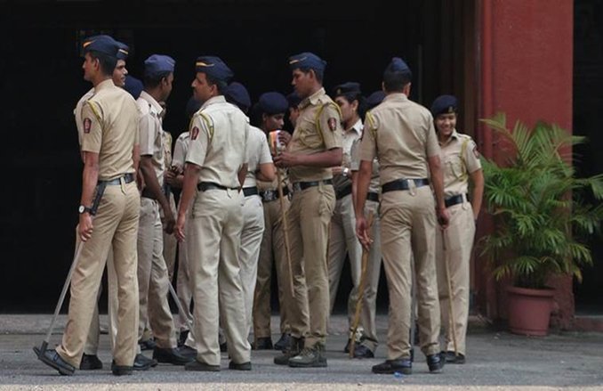 दिल्ली मेट्रो के बाहर सरेआम 26 साल की महिला सब इंस्पेक्टर की गोली मारकर हत्या, सीसीटीवी में पीछा करता दिखा हत्यारा