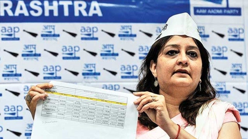 Preeti Sharma Menon: प्रीति शर्मा मेनन आम आदमी पार्टी की नैशनल इग्जेक्युटिव मेंबर और राष्ट्रीय प्रवक्ता हैं। प्रीति ने देश के बाहर विंग बनाकर लोगों को पार्टी से जोड़ा है। इसके साथ ही वह फंड बढाने और पार्टी का सोशल मीडिया संभालने जैसे काम भी कर चुकी हैं।