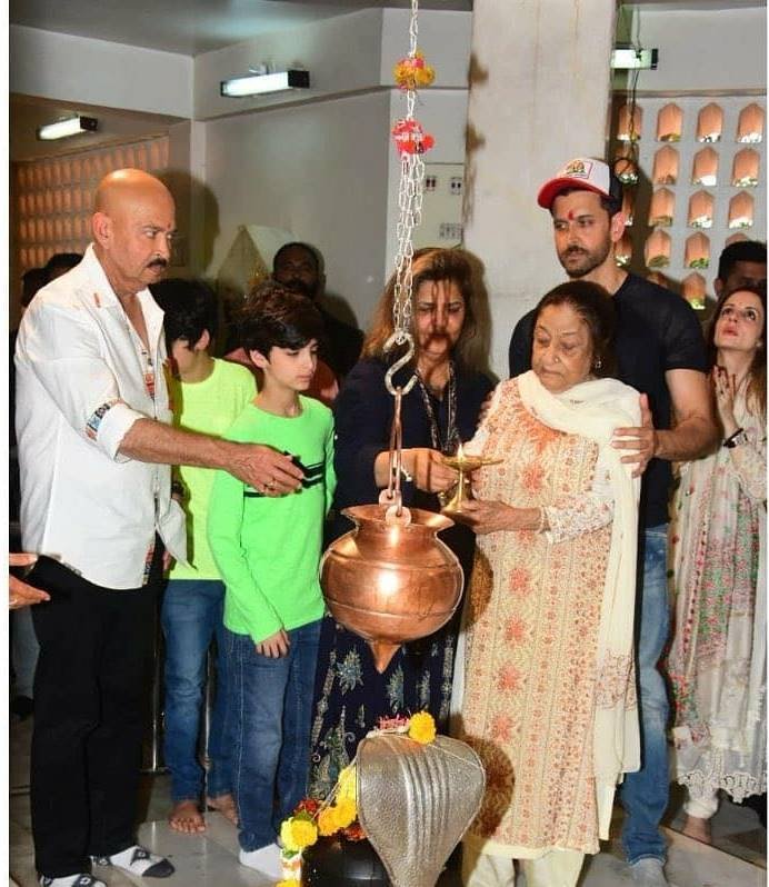 hrithik roshan, sussanne khan, sussanne khan with roshan family, hrithik roshan- sussanne, khan pinky roshan, rakesh roshan, sunaina roshan, Sussanne Khan, Mahashivratri, Hrehaan Roshan, Hridaan Roshan, bollwyood, roshan family, Mahashivratri, Mahashivratri 2020, Shiva role on TV, Shiva role in bollywood, Star who played shiva role, Mahashivratri 2020, Maha shivratri 2020, Maha shivratri puja vidhi, shivratri katha, mahashivratri katha, महाशिवरात्रि कथा, maha shivratri vrat vidhi, maha shivratri vrat katha, mahashivratri songs, kailash kher, kailash kher songs, maha shivratri songs, shivratri bhajan, adiyogi song, kailash kher shiv bhajan, kailash kher shiv bhakti songs, Maha Shivratri bhakti songs, Maha Shivratri shiv bhajan, Maha Shivratri 2020 shiv bhajan, shiv tanvad stotra, shiv mantra, शिव भजन