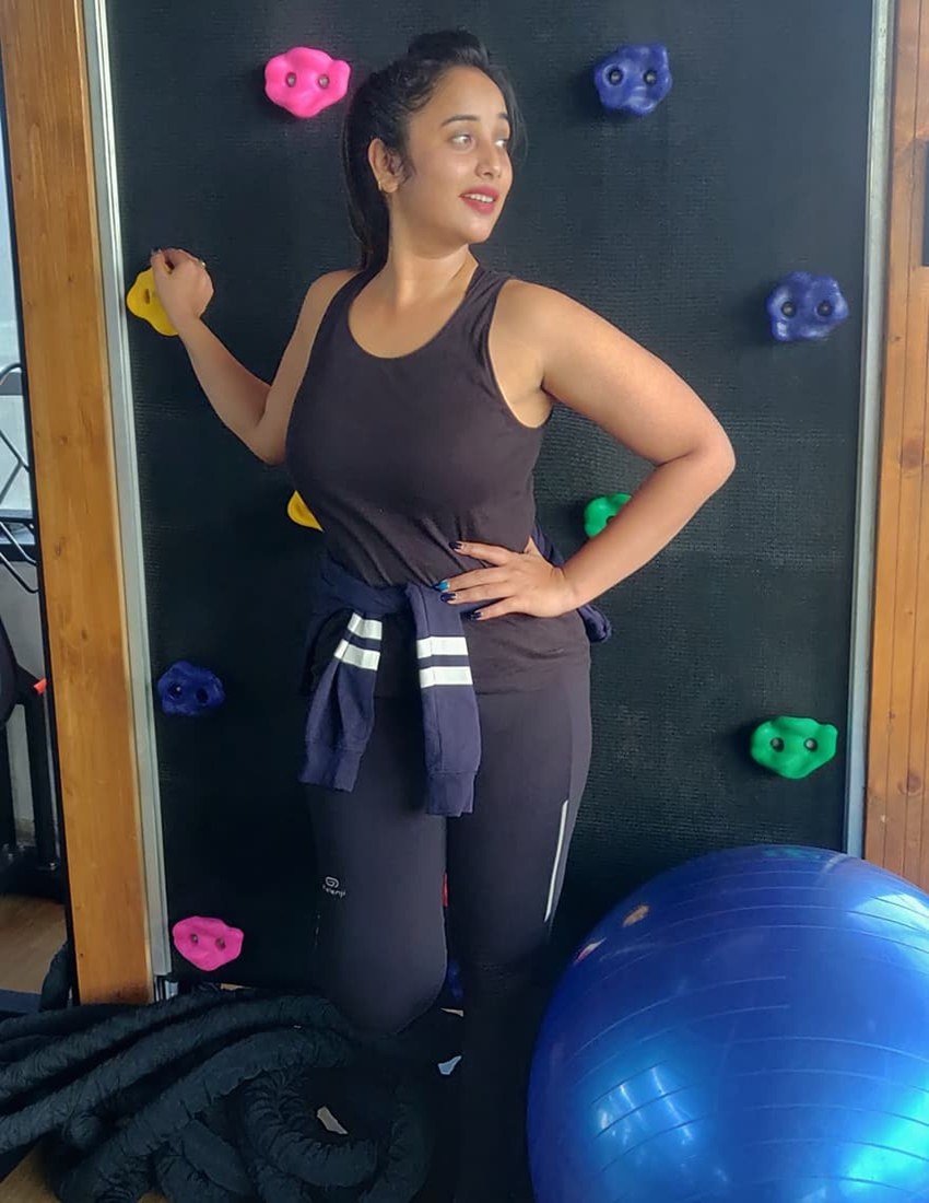 रानी चटर्जी ने भोजपुरी सिनेमा के लगभग सभी सुपरस्टार्स के साथ स्क्रीन शेयर किया है। अब वह अपनी फिटनेस को लेकर काफी सीरियस दिखाई देती हैं।