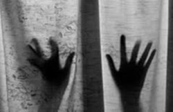 यूपी: कोर्ट के कमरे में कानून की छात्रा से रेप, वकील और मुंशी पर लगा आरोप