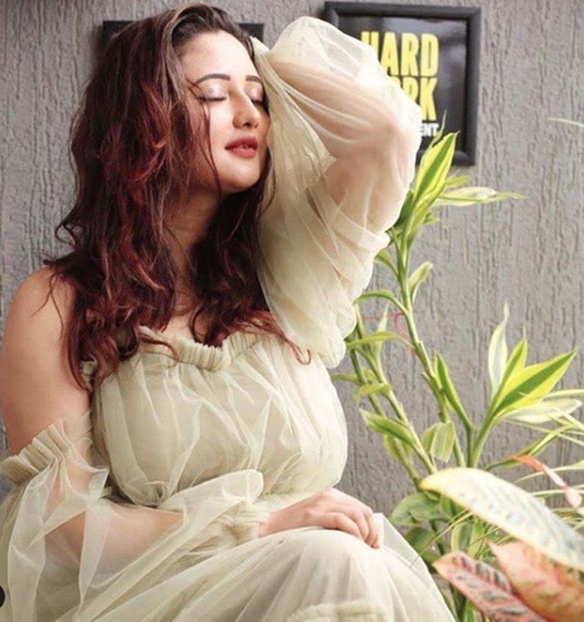 Bigg Boss 13, Rashmi Desai, Rashmi Desai Birthday, Salman Khan, Salman Khan Offer Film To RASHMI Desai, bb13 Contestant rashi desai, Dil Se Dil Tak Actress rashmi desai, Rashmi Desai Lavish Life Style , Rashmi Desai Stylish Life, Rashmi Desai Home, Rashmi Desai Cras, Rashmi Desai Age, entertainment news, bollywood news, television news