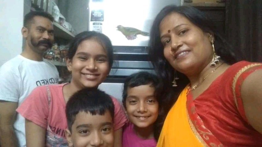 रतनलाल अपने पीछे रोता बिलखता परिवार छोड़ गए हैं। परिवार में उनकी पत्नी के अलावा बड़ी बेटी सिद्धि 12 साल की, छोटी बेटी कनक 10 साल की और सबसे छोटा बेटा राम 7 साल का है।