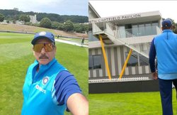 IND vs NZ: बेसिन रिजर्व पहुंचे कोच रवि शास्त्री को याद आए पुराने दिन, इसी मैदान पर 19 साल में पहनी थी भारत की 151वें नंबर की कैप
