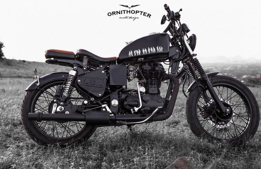 Royal Enfield Kargil के फ्यूल टैंक पर सेना के जवानों की तस्वीर उकेरी गई है। 
