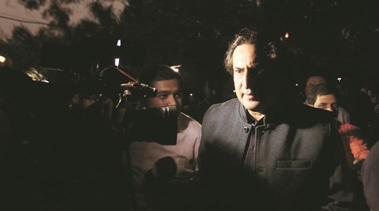 नेशनल कांफ्रेंस के अली मोहम्मद सागर, पूर्व मुख्यमंत्री उमर अब्दुल्ला, पूर्व मुख्यमंत्री महबूबा मुफ्ती, पीडीपी के वरिष्ठ नेता सरताज मदनी, नईद अख्तर को पीएसए के तहत बंदी बनाया।