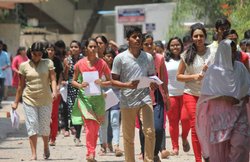 Sarkari Naukri: सरकारी नौकरी ही सरकारी नौकरी, जानिए आप किन विभागों में आवेदन के लिए हैं योग्य