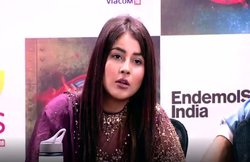 Bigg Boss 13: ‘ट्रॉफी के साथ सिद्धार्थ भी चाहिए’, जर्नलिस्ट के सवाल पर शहनाज का जवाब