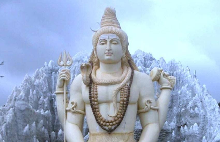 कहते हैं कि महाशिवरात्रि के व्रत से जीवन में पाप और भाग का नाश होता है।