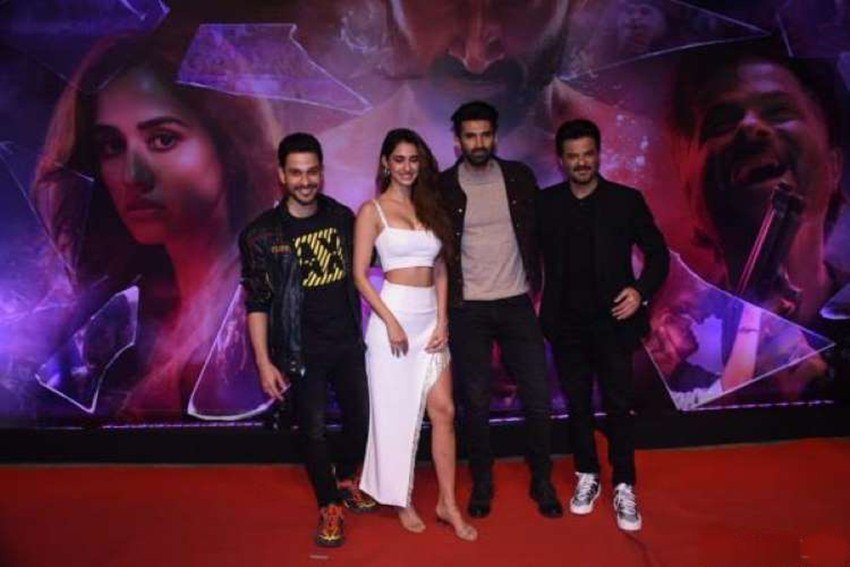 Sonam Kapoor Trolled: आदित्य रॉय कपूर और दिशा पाटनी स्टारर Malang 7 फरवरी को सिनेमाघरों में रिलीज हो गई। फिल्म में अनिल कपूर भी मुख्य भूमिका में हैं। 6 फरवरी को मुंबई में फिल्म की स्क्रीनिंग का आयोजन किया गया था। स्क्रीनिंग में फिल्म की कास्ट के साथ ही बॉलीवुड के तमाम कलाकार मौजूद रहे। सोनम कपूर भी अपने पिता अनिल कपूर की फिल्म की स्क्रीनिंग में पहुंचीं।