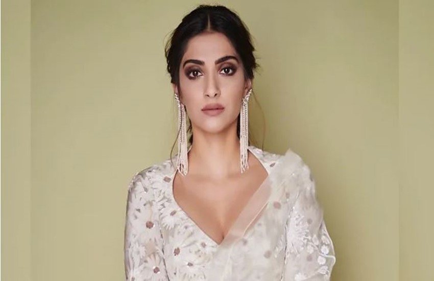 sonam kapoor, Sonam kapoor react on Anant kumar Hegde, Bjp Mp anant kumar hegde, sonam kapoor tweet on mahatma gandhi, Anant kumar Hegde controversial comment on gandhi, sonam kapoor upcoming movie, Sonam kapoor latest news, sonam kapoor new film, latest bollywood news,