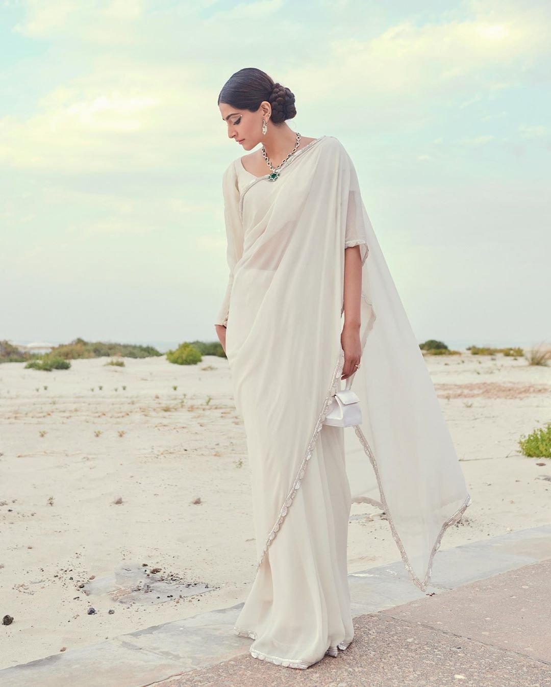 Sonam kapoorm Sonam kapoor ans troll, sonam kapoor trolls, Anil kapoor, sonam kapoor photos, Sonam kapoor hot pics, malang, anil kapoor, sonam kapoor, disha patani, aditya roy kapur, sonam kapoor anand ahuja, sonam kapoor age, malang review, entertainment news
