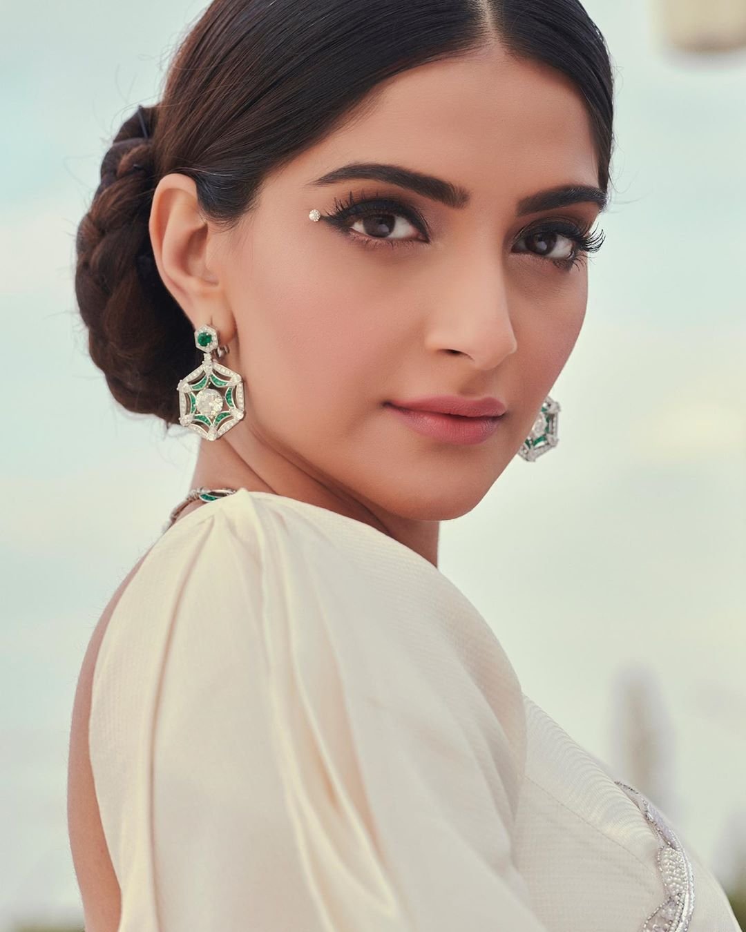 Sonam kapoorm Sonam kapoor ans troll, sonam kapoor trolls, Anil kapoor, sonam kapoor photos, Sonam kapoor hot pics, malang, anil kapoor, sonam kapoor, disha patani, aditya roy kapur, sonam kapoor anand ahuja, sonam kapoor age, malang review, entertainment news