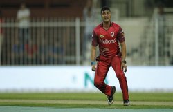 IPL 2020: दो गेंद में हैट्रिक लेने वाले 48 साल के प्रवीण तांबे डिस्क्वालिफाई, मिली शारजाह में T10 लीग में खेलने की सजा