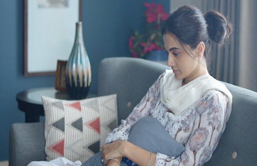 तापसी पन्नू ने इसमें अमृता नाम की ऐसी महिला की भूमिका निभाई है जो एक समर्पित हाउस वाइफ है।