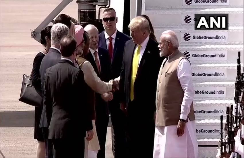 अहमदाबाद पहुंचे डोनाल्ड ट्रंप