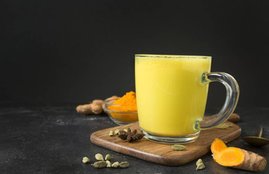 Rujuta Divekar, Celebrity Nutritionist Rujuta Divekar, turmeric milk, turmeric milk recipe, turmeric milk for sleep, turmeric milk side effects, turmeric milk tea, turmeric milk uses, turmeric milk how to make, turmeric milk tea