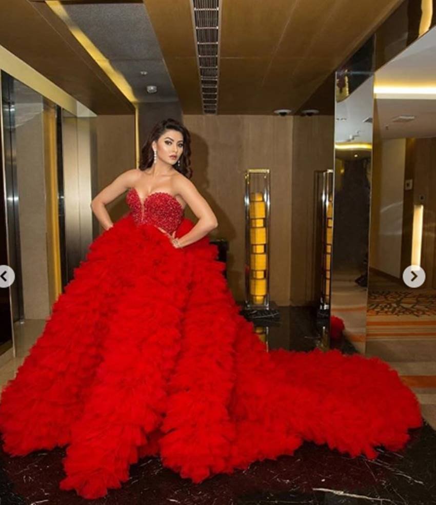 urvashi rautela, ,urvashi rautela heavy gown, ,urvashi rautela gown, filmfare 2020, amazon Filmfare awards, urvashi rautela photos,urvashi rautela height,urvashi rautela age, ,urvashi rautela movies, ,urvashi rautela upcoming movie, ,urvashi rautela hot pics, urvashi rautela gallery