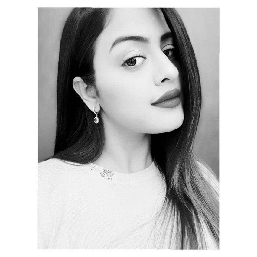 यामिनी सिंह ने इंजीनियरिंग का कोर्स किया है। हालांकि कुछ समय बाद इस फील्ड से उनका मोह भंग हो गया।