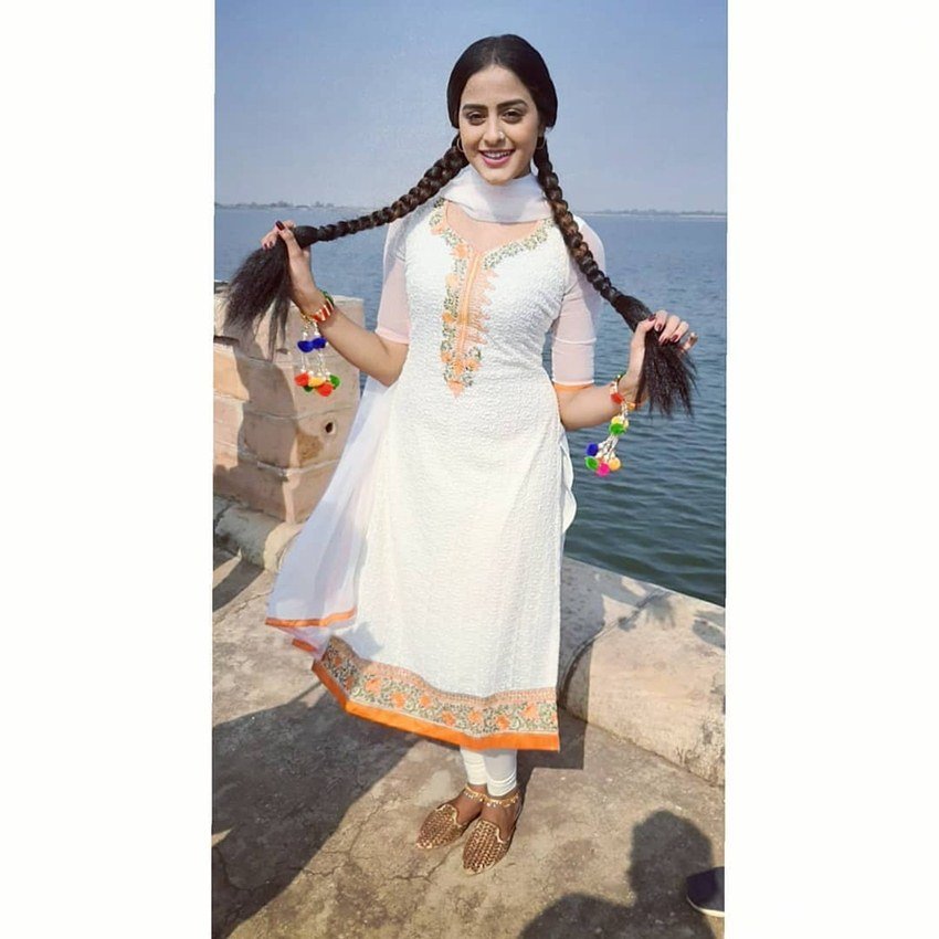 यामिनी बॉलीवुड में भी काम करना चाहती हैं। यामिनी सिंह का सपना है कि वह कार्तिक आर्यन के साथ पर्दे पर रोमांस करें।