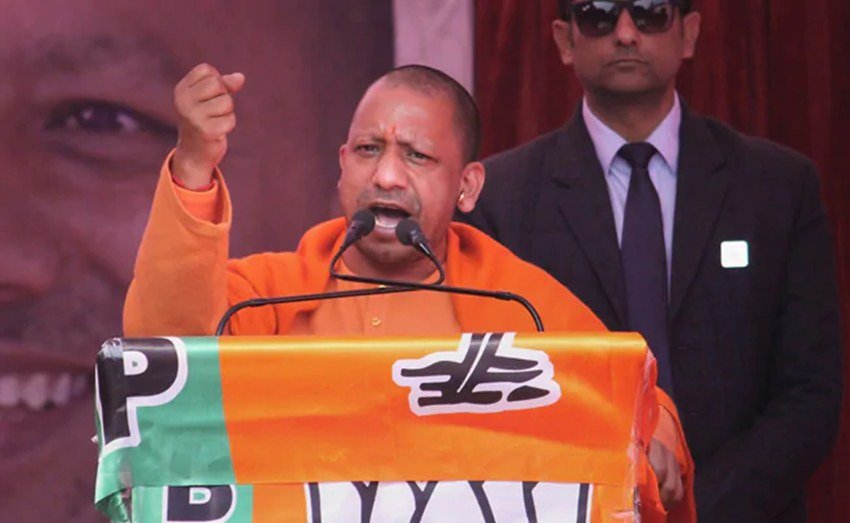 योगी के समर्थन में उतरे ट्रोल्स ने स्वरा भास्कर के लिए कुछ बेहद आपत्तिजनक कमेंट्स भी किए। ये कमेंट्स इतने अश्लील हैं कि उन्हें हम यहां दिखा भी नहीं सकते।