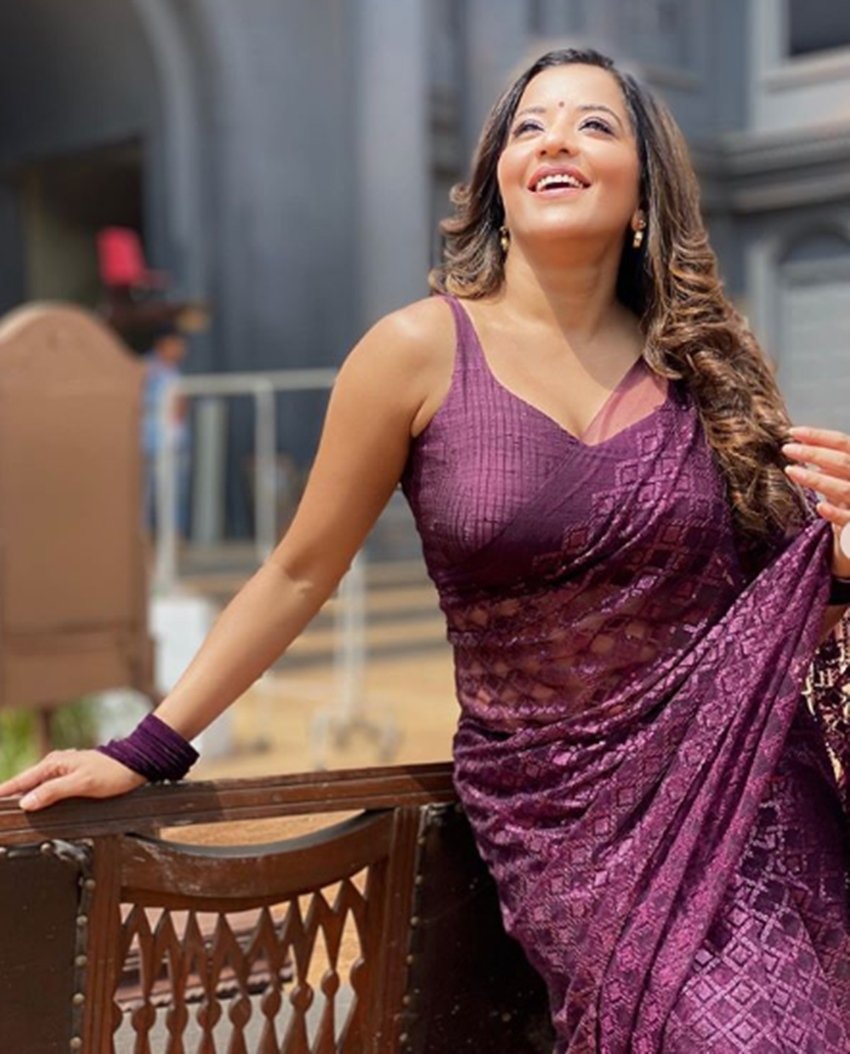 Monalisa, Bhojpuri Actress Monalisa, Seductive Monalisa, Monalisa Draped Saree, Monalisa in Stylish Way, Monalisa Posing Seductive, Fans Reactions Coming Out on Monalisa, entertainment news, bollywood news, television news