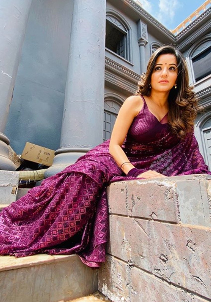 Monalisa, Bhojpuri Actress Monalisa, Seductive Monalisa, Monalisa Draped Saree, Monalisa in Stylish Way, Monalisa Posing Seductive, Fans Reactions Coming Out on Monalisa, entertainment news, bollywood news, television news