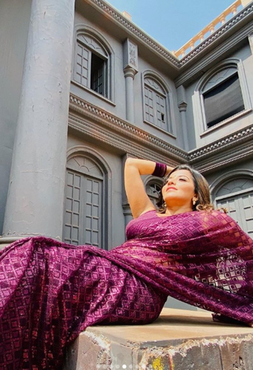 Monalisa, Bhojpuri Actress Monalisa, Seductive Monalisa, Monalisa Draped Saree, Monalisa in Stylish Way, Monalisa Posing Seductive, Fans Reactions Coming Out on Monalisa, entertainment news, bollywood news, television news