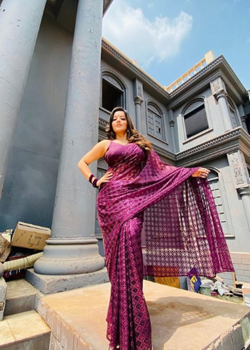 Monalisa, Bhojpuri Actress Monalisa, Seductive Monalisa, Monalisa Draped Saree, Monalisa in Stylish Way, Monalisa Posing Seductive, Fans Reactions Coming Out on Monalisa, entertainment news, bollywood news, television news