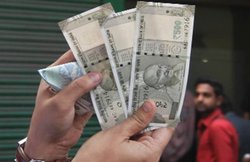 7th Pay Commission: केंद्रीय कर्मियों के न्यूनतम वेतन में बढ़ोत्तरी कर सकती है सरकार, डीए में इजाफे के बाद बढ़ी उम्मीदें