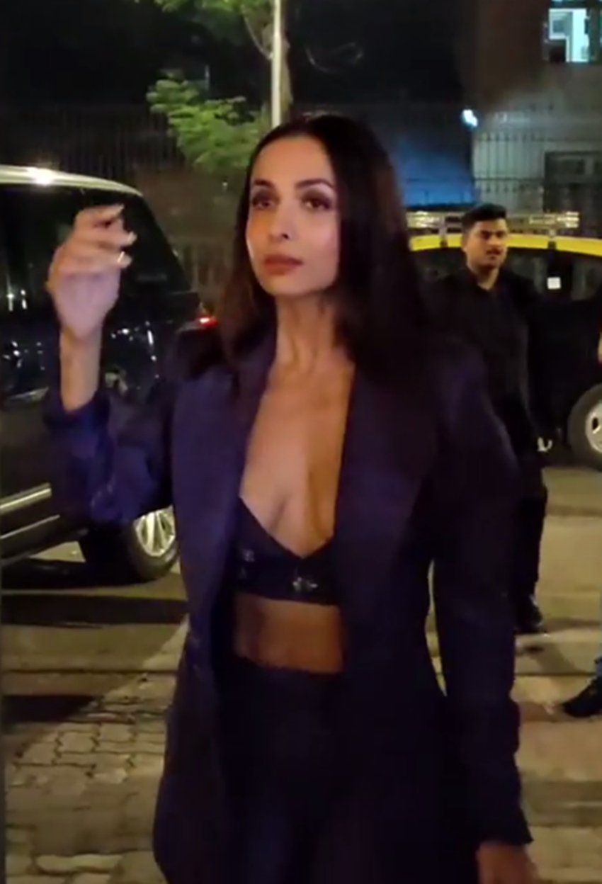 Malaika Arora, Actress Malaika Arora, Malaika Arora Trolled For Her Deep Front Neck, Malaika Brutally Trolled, Actress Malaika REACT ON Weird Comment, Malaika Arora on social media, Malaika Arora solid reply to trolls, malaika arora slam trolls, entertainment news, bollywood news, Malaika Arora Bold Pictures, Malaika Arora Bold Photo shoot,