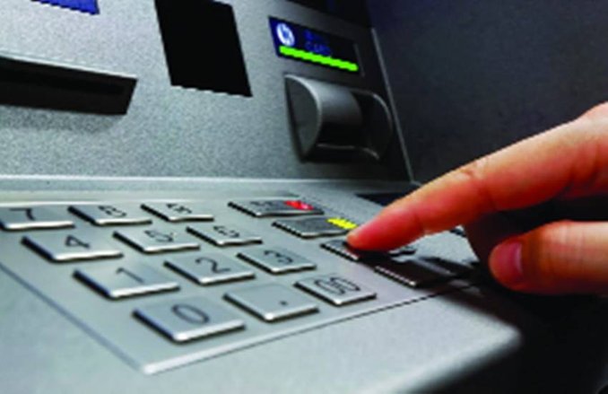 गलत पिन डालने से ब्लॉक कर बैठे ATM कार्ड? ये है आसानी से अनलॉक करने का तरीका