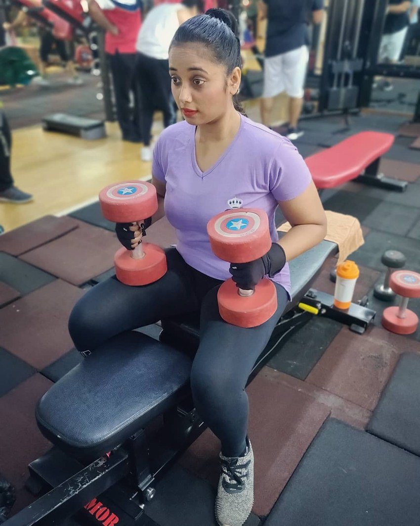 रानी ने पिछले कुछ सालों में वेट गेन कर लिया था। उसे ही कम करने के लिए उन्होंने जिम में पसीना बहाना स्टार्ट किया है।