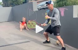 VIDEO: कोरोनावायरस के कारण डेविड वार्नर ने मुंडाए सिर के बाल, विराट कोहली को भी दिया खुद से गंजा होने का चैलेंज