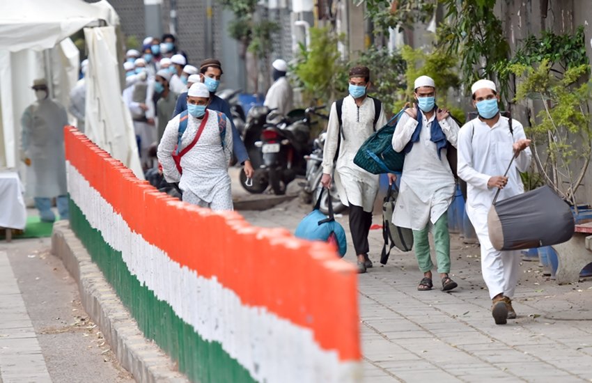 Scroll के मुताबिक करावल नगर में रहने वाले 29 साल के एक हिंदू शख्‍स ने बताया कि उसने तीन मुसलमानों को मौत के घाट उतारा। Scroll ने उसके हवाले से यह भी छापा है कि उसने क्‍यों और कैसे तीनों को मारा। साथ ही, कत्‍ल को 'प्रतिशोध' बताते हुए उस शख्स ने यह भी कहा कि उसे अपने किए पर गर्व है। (Photo: REUTERS)